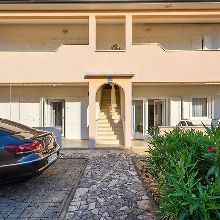 Lucrezia House With Apartments Lovrecica  Exterior photo