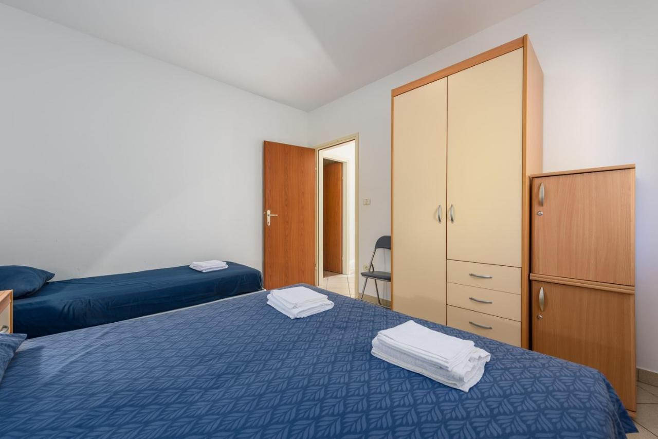 Lucrezia House With Apartments Lovrecica  Exterior photo