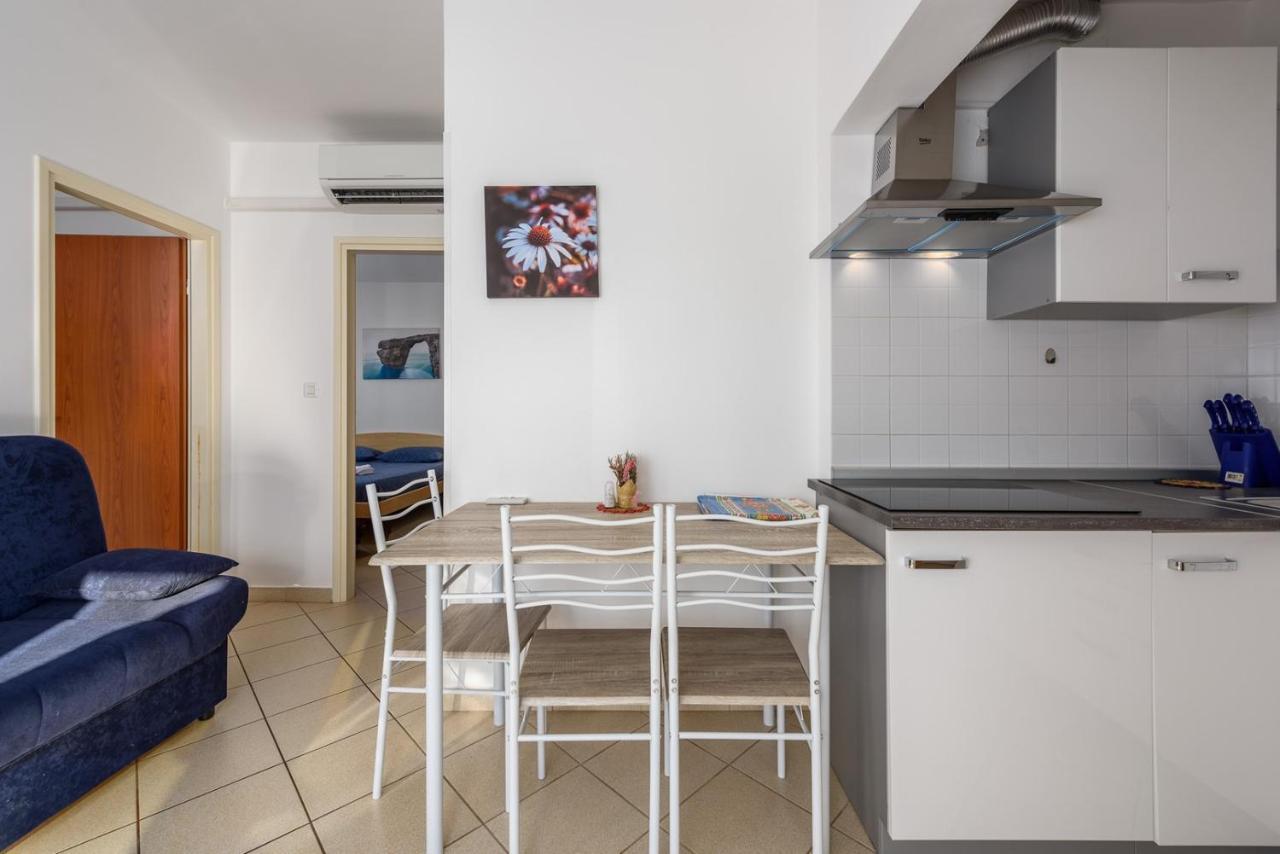 Lucrezia House With Apartments Lovrecica  Exterior photo