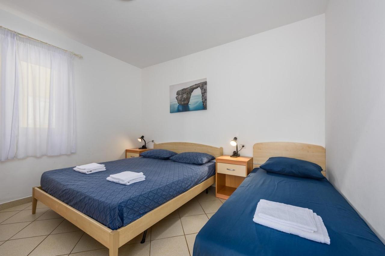 Lucrezia House With Apartments Lovrecica  Exterior photo